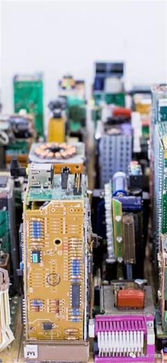 美呆了｜17岁学生用废弃电子元器件造了一座城